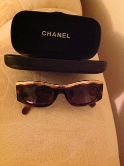 Chanel/sunglasses