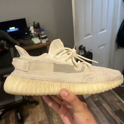 Yeezy 350 Bone Size 11 (fits 10.5)