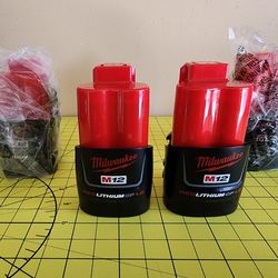 4x Milwaukee M12 1.5-Ah Compact Batteries + M12 Charger