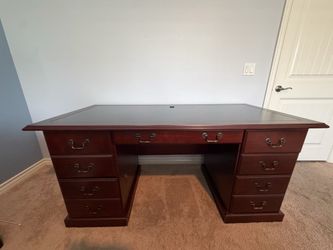 Executive desk in cherry wood finish