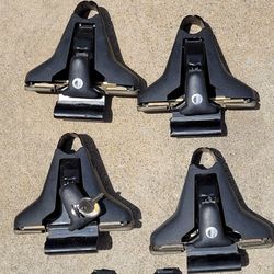 Yakima SST Towers w Four Y6 Clips & Four Y30 Clips Locks & Keys