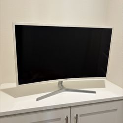 Samsung 32” Curved Monitor (White) – Excellent Condition