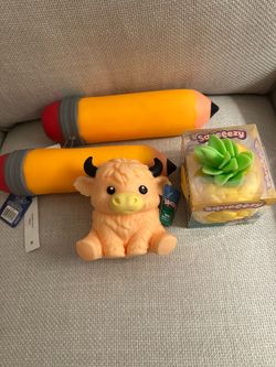 Squishies, squeezy, highland cow, pencil, pineapple