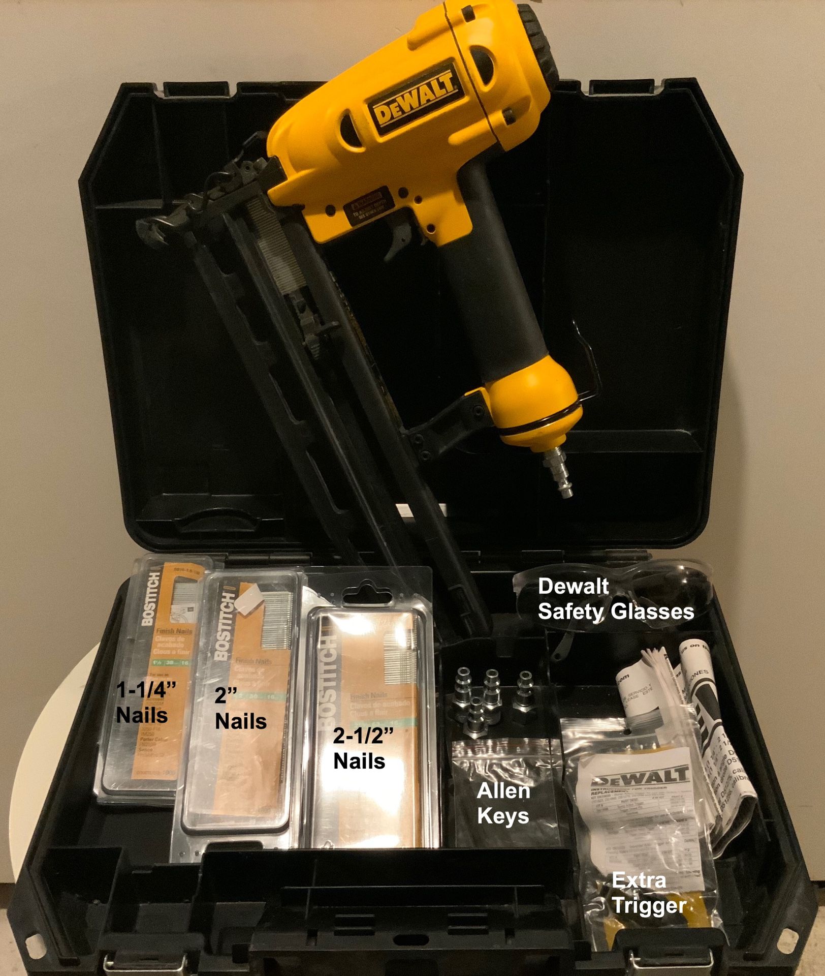 Dewalt Pneumatic 16 Gauge Finish Nailer