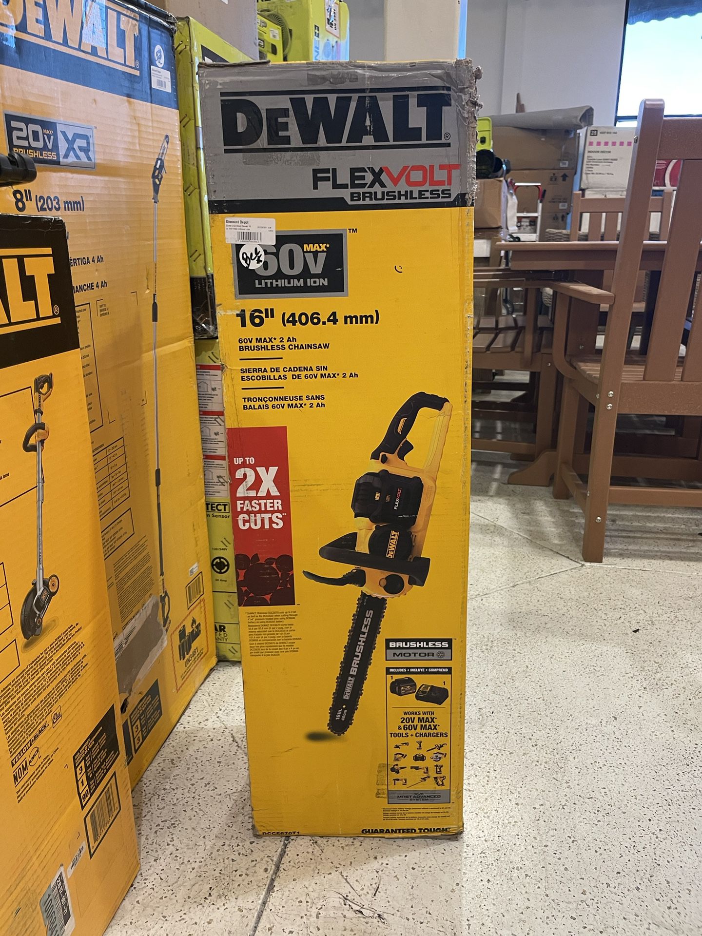 DEWALT 16 in. 60V MAX CORDLESS FLEXVOLT BRUSHLESS CHAINSAW KIT (BATTERY AND CHARGER INCLUDED) 