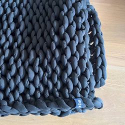 Nuzzie Weighted Blanket Black 