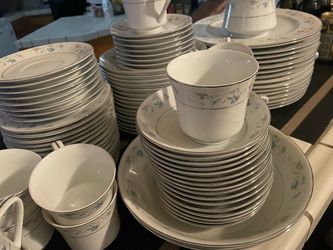 Fine China Dinnerware Set with Floral Pattern