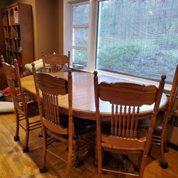 Solid Oak Dining Table with Chairs and 4 Leaves
