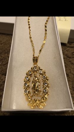 Women’s 14 kt gold plated diamond rhinestone Virgin Mary necklace 24” no refunds