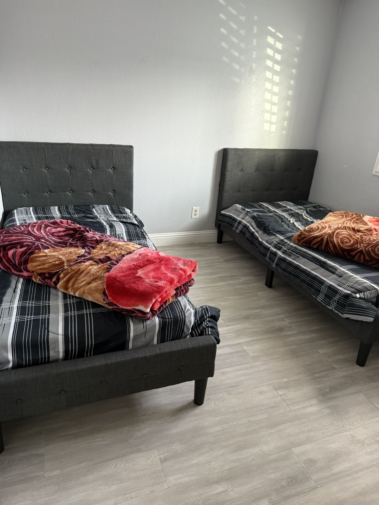 Twin Beds 
