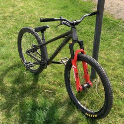 Commencal Absolut Dirt Jumper Mountain bike 