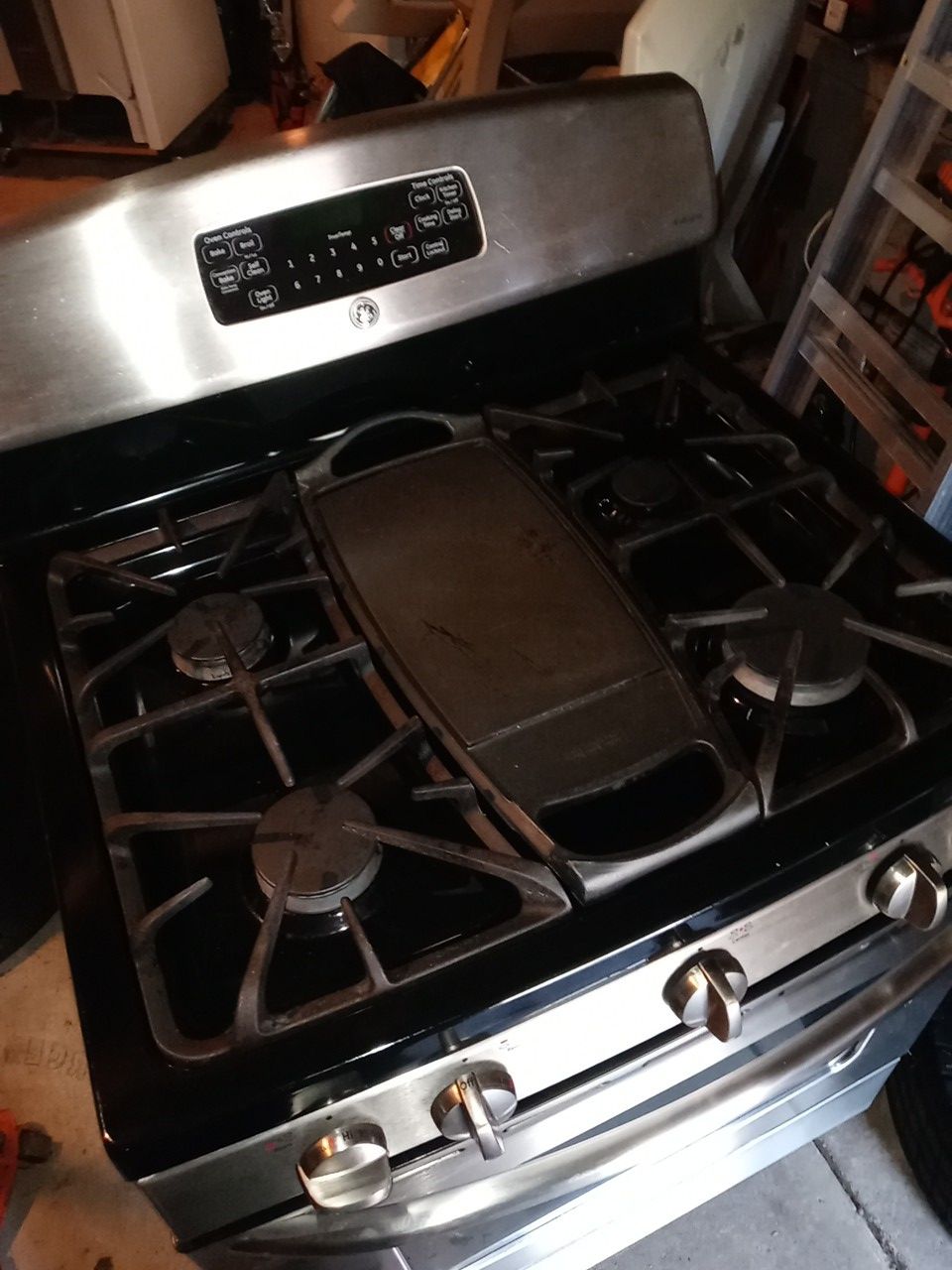 GE gas stove with center griddle. for Sale in Chesapeake, VA OfferUp