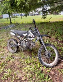 2021 Tao Dirt Bike 125cc NOT FREE LOOKING FOR TRADES