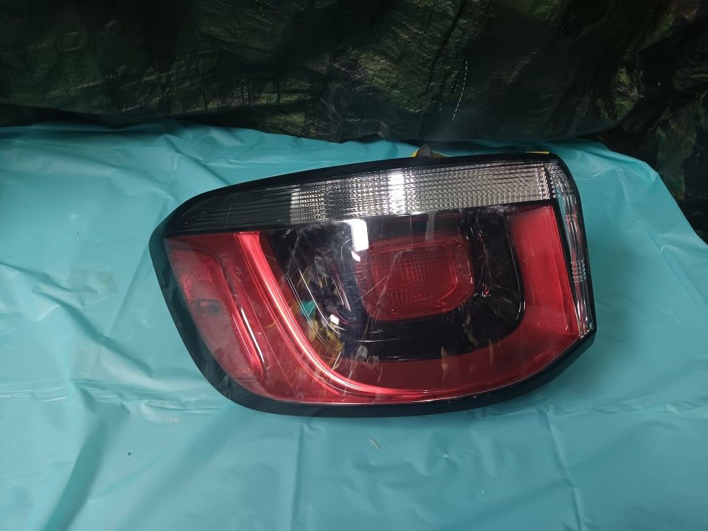 2017-22 Jeep Compass Left Tail Light 