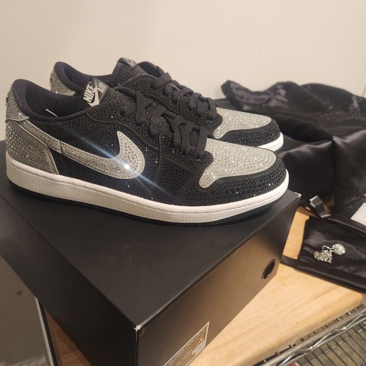 Jordan 1 Low Swarovski's