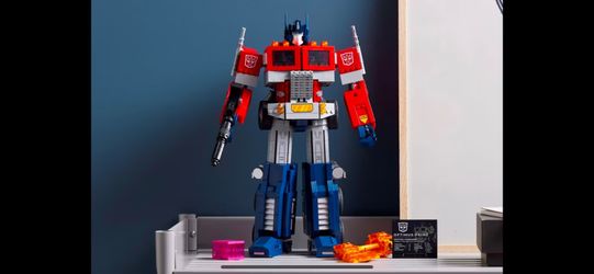 Lego Optimus Prime,   Open box