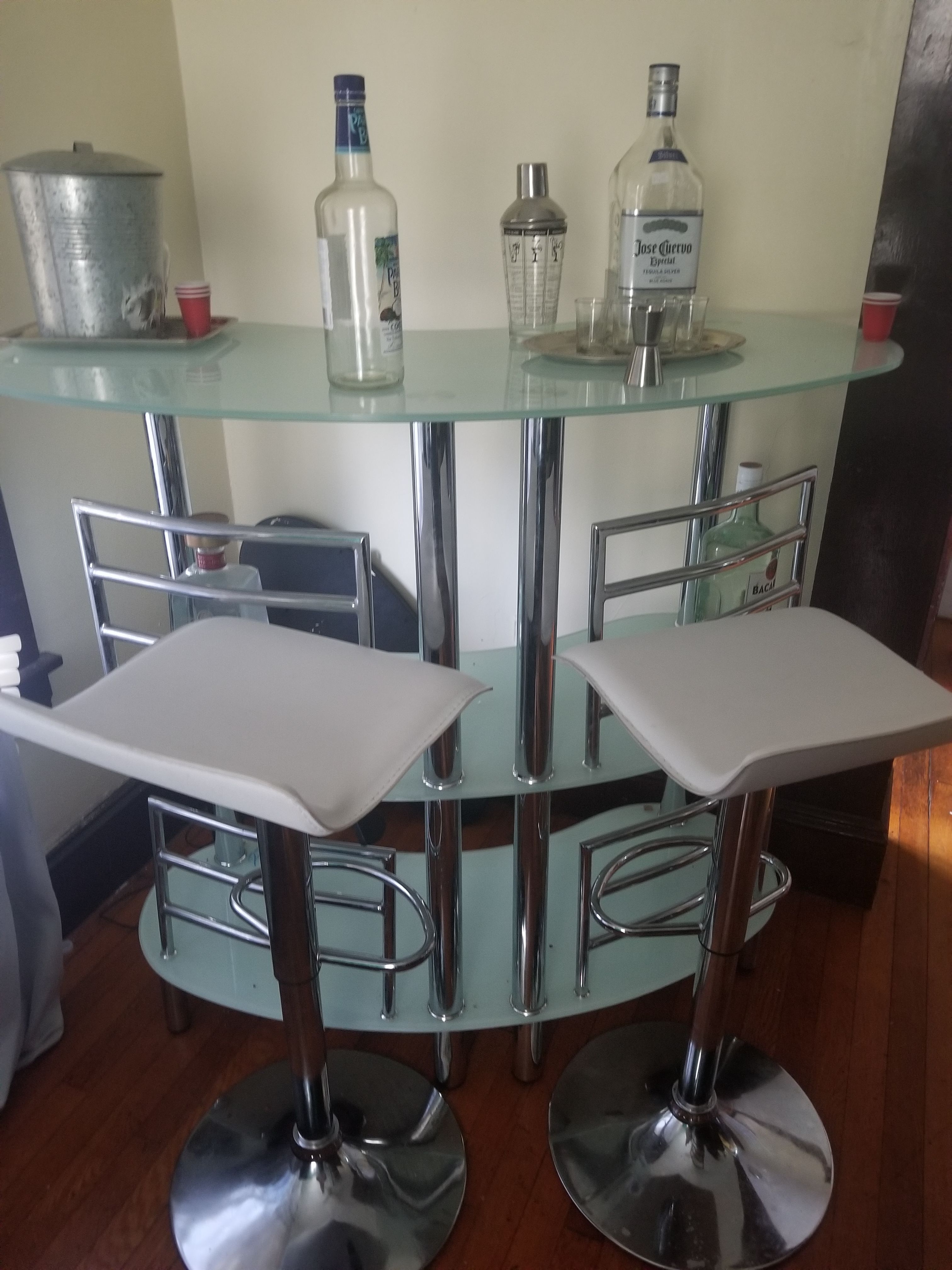 Bar stool