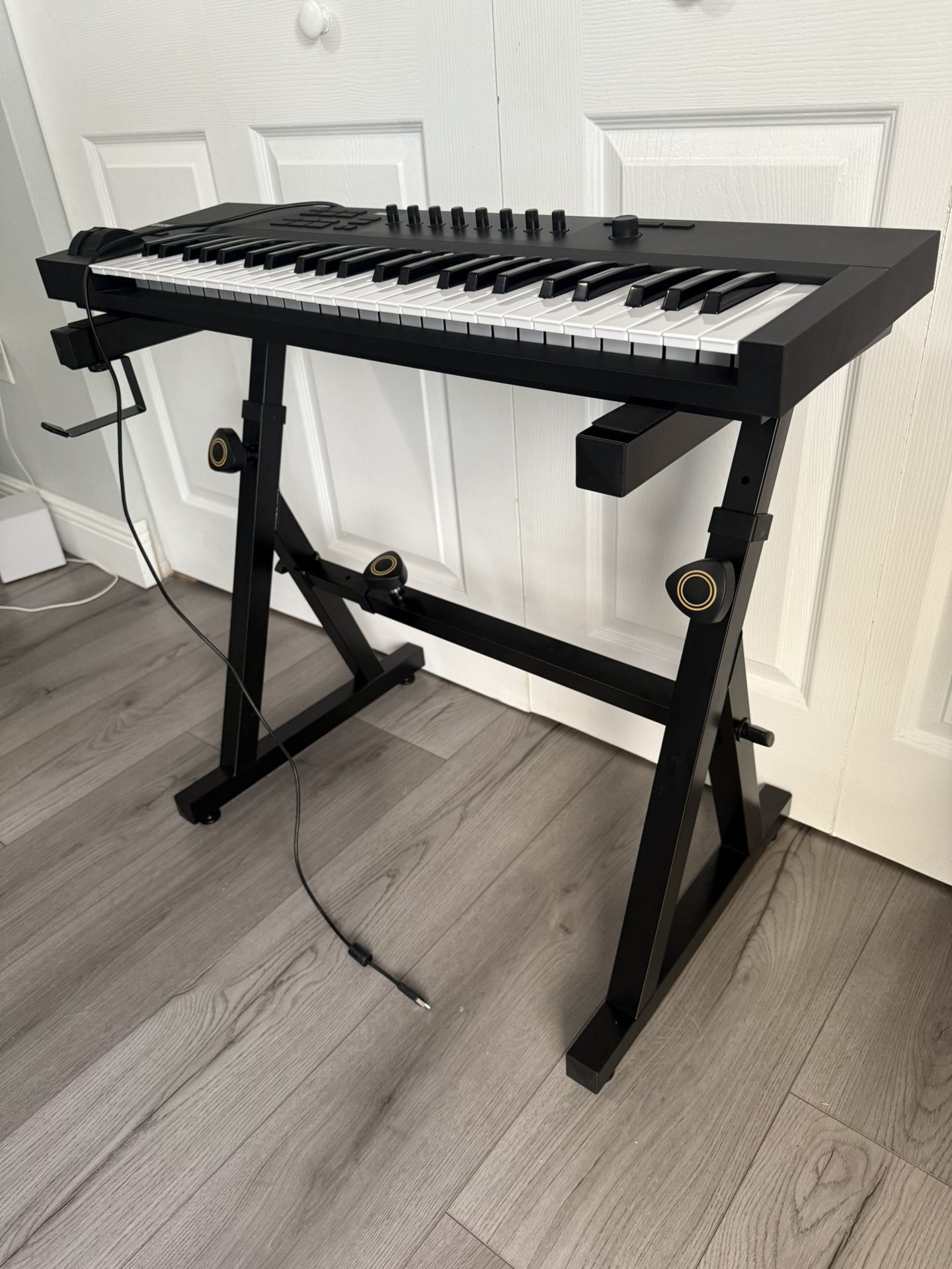 Native Instruments Keyboard And Stand