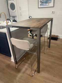 Bar Height Table and Barstools