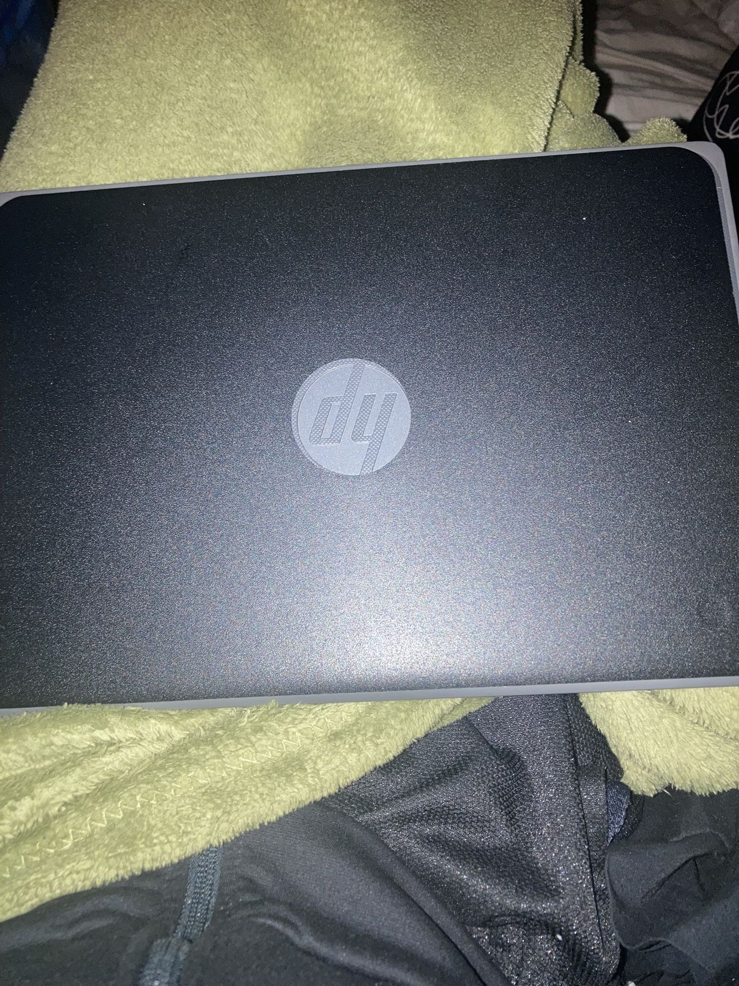 HP 11 G8 EE Celeron 1.1 ghz 32gb ssd- 4gb qwerty -english