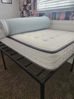 Twin XL 10" matress **Like New**