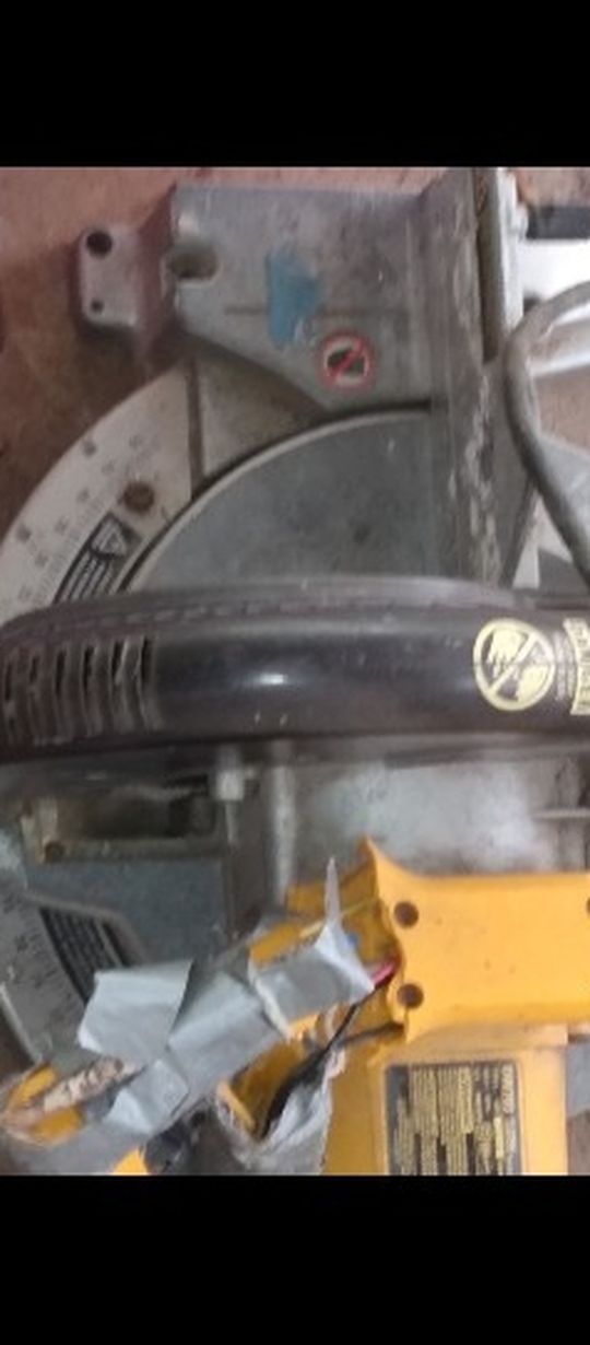Dewalt 703 Compound Miter Saw