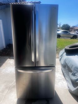🥶🧊🍧 VERY NICE RUNS EXCELLENT ICE MAKER NEVER USED. 🧊🥶 Delivery Available