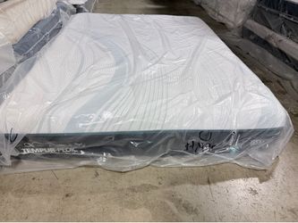 Queen mattress Tempurpedic adapt medium hybrid