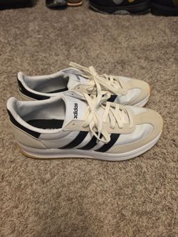 Mens 10.5 Adidas shoe