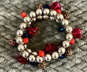 vintage style "cha-cha" or fringe expansion stretch bracelet, known for its highly detailed and textured design