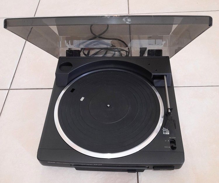 Denon Stereo Turntable