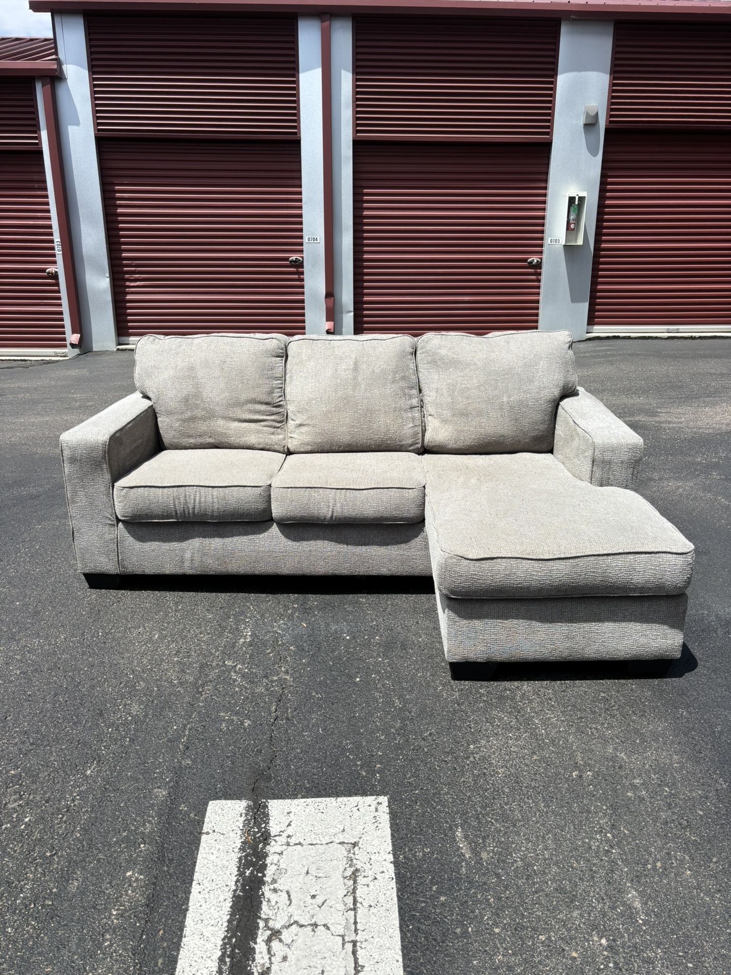 **FREE DELIVERY** Beautiful Modern Grey L Shaped Sectional Couch
