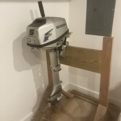Honda 5 hp outboard . 