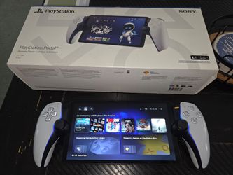 Brandnew Playstation portal  w beats studio headphones with case!