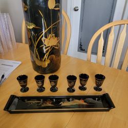 Beautifully etched Japanese vase and collectable sake glasses in case
