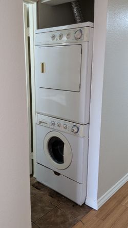 Frigidaire Front-Load Washer & Dryer Combo (GAS)