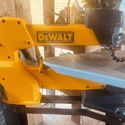 DEWALT  Scroll Saw 788