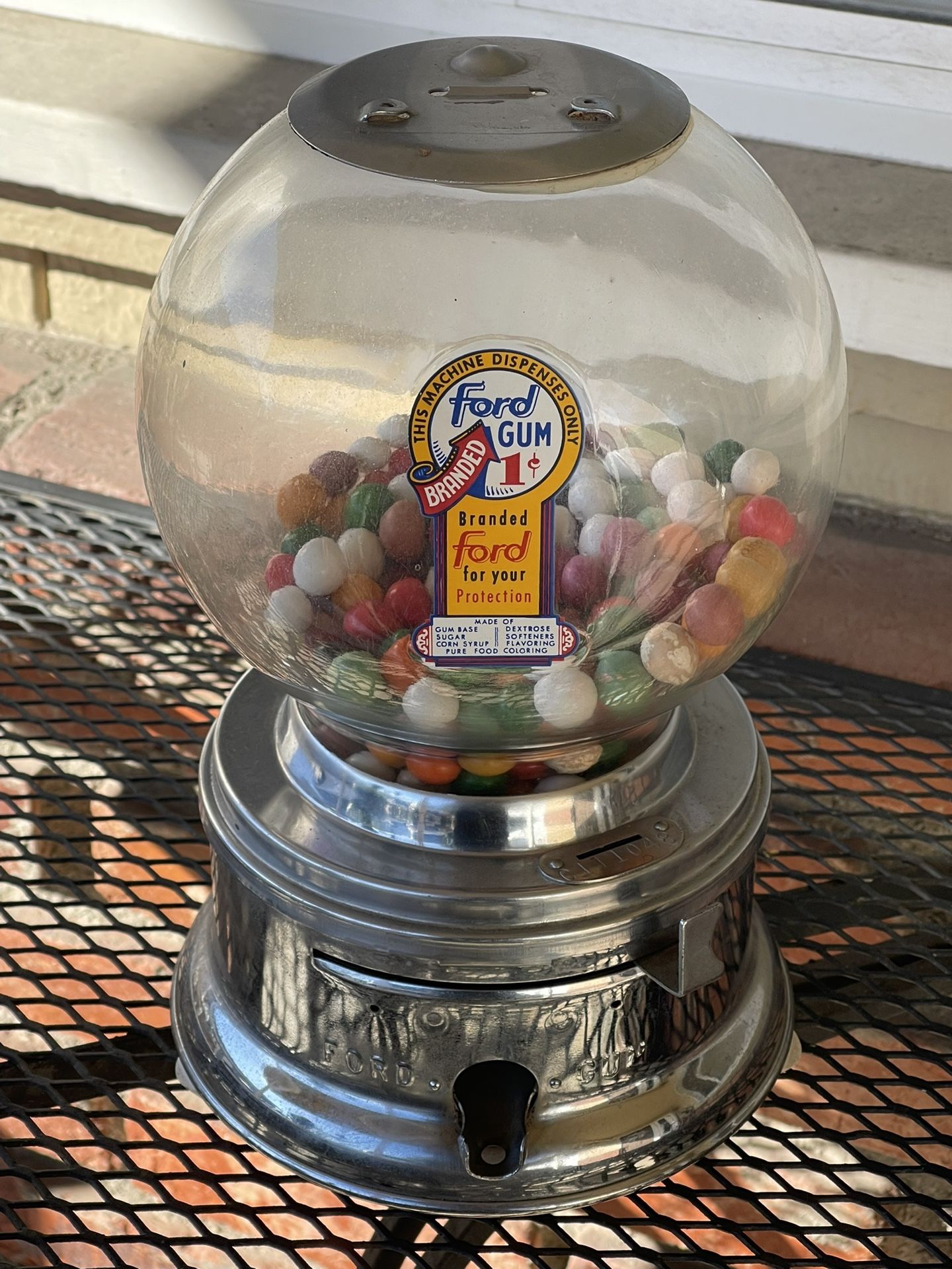 VINTAGE FORD GUMBALL MACHINE 