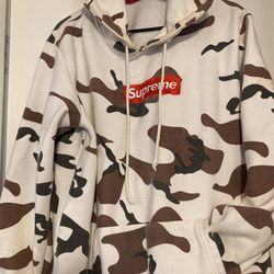 Men s Supreme Camo Hoodie for Sale in Oro Valley AZ OfferUp