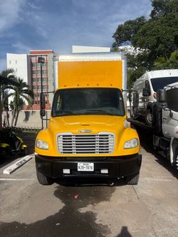 Freightliner 2018 NO CDL  26 feet