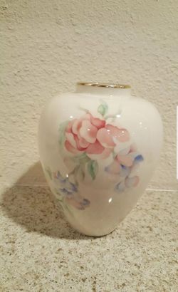 Lenox Decorated 24k Gold Trim Vase made in usa