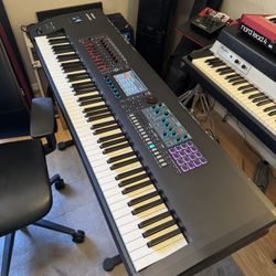 Roland Fantom 8 Synth (88 key) + Gator Case