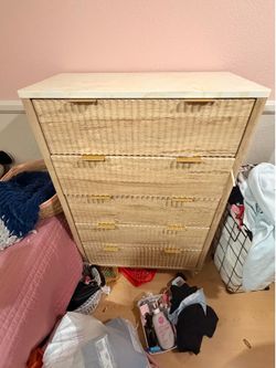 Dresser and vanity set
