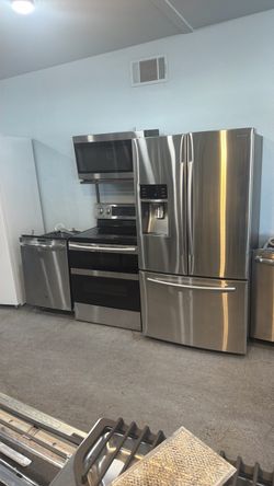 Kitchen combo set all ready to install fridge stove dishwasher & microwave