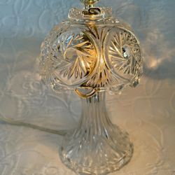 Vintage LEAD CRYSTAL PINWHEEL BOUDOIR LAMP TABLE LAMP SCALLOPED EDGES