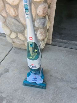 Hoover Floormate Deluxe Hard Floor Cleaner is a lightweight electric cleaner