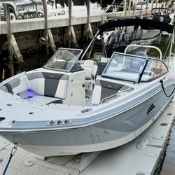 2020 Chaparral 230 Deluxe