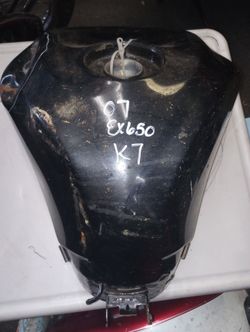 07 ZX-6R ? ZX-6 ZX6R Gas Tank Fuel Petrol Cell Read Listing