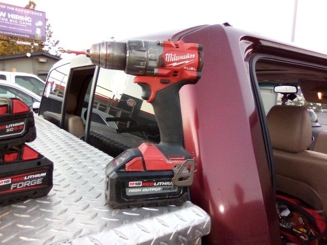 Milwaukee Drill Driver (2) Battery's 