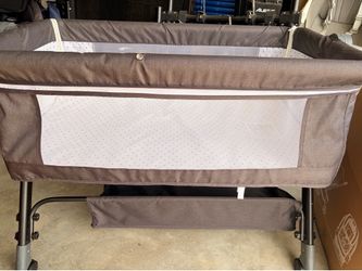 Bed side bassinet